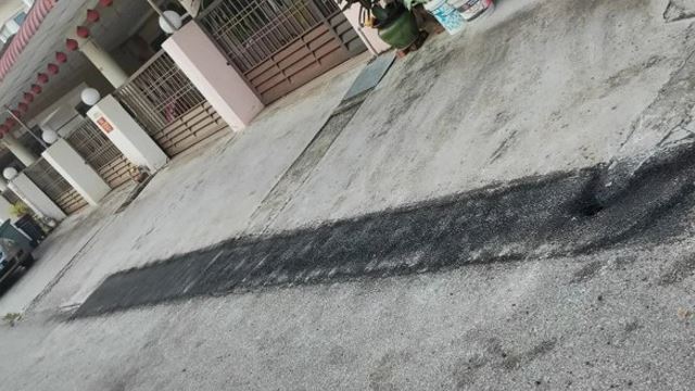 M’sian Pays RM400 To “Road Workers” Who Claim They Were From The City Council