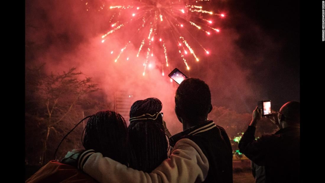 cantiknya ! bunga api tahun baru 2018 seluruh dunia 