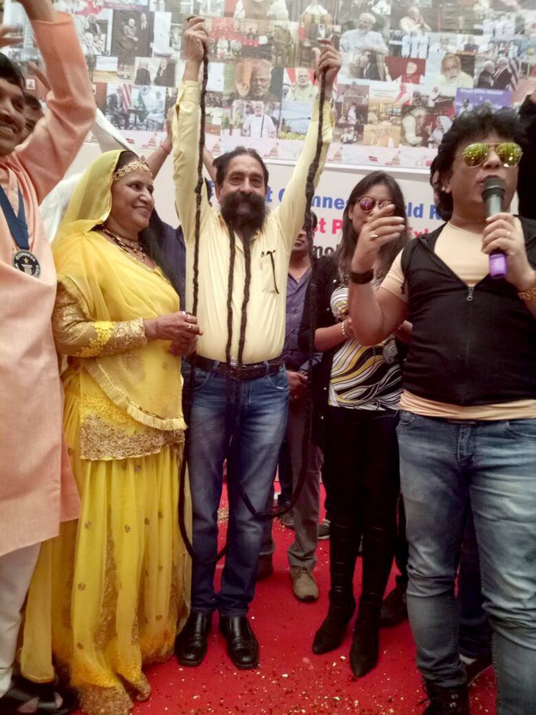 sejak 1970 bela tak pernah shave, kini jadi misai paling panjang di dunia