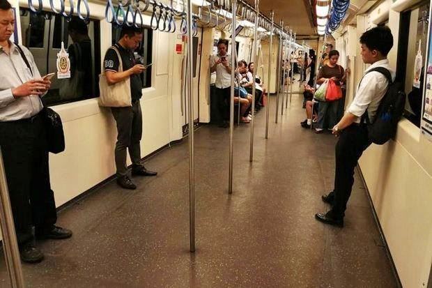 nak bagi lagi ramai naik, kereta api di bangkok dah buang kerusi