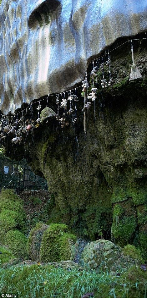 air daripada perigi ini boleh tukar sebarang objek jadi batu