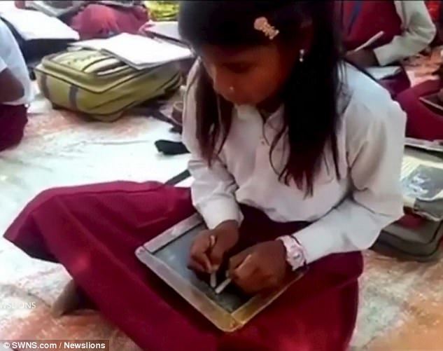 sekolah ini wajibkan pelajar tulis guna kedua belah tangan