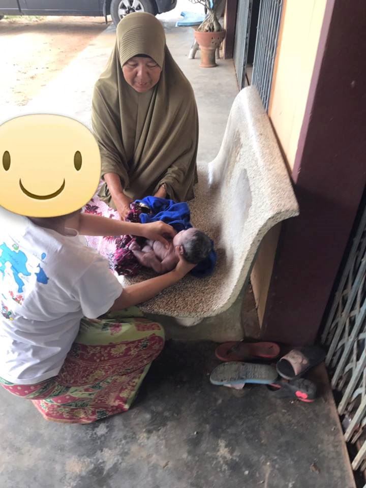 ibu hamil 8 bulan kemalangan, orang kampung bantu lahirkan anaknya tepi jalan 