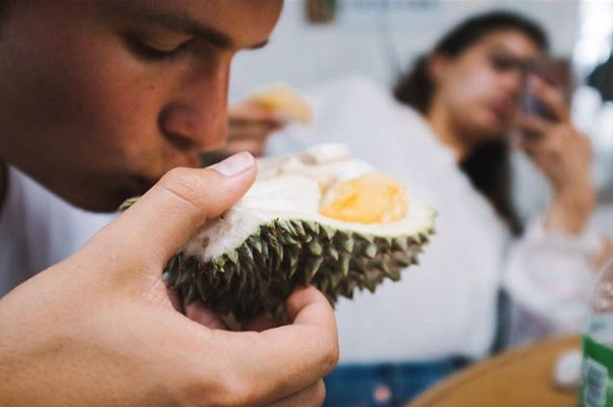 suka durian, peminat teruja ansel elgort ada di malaysia