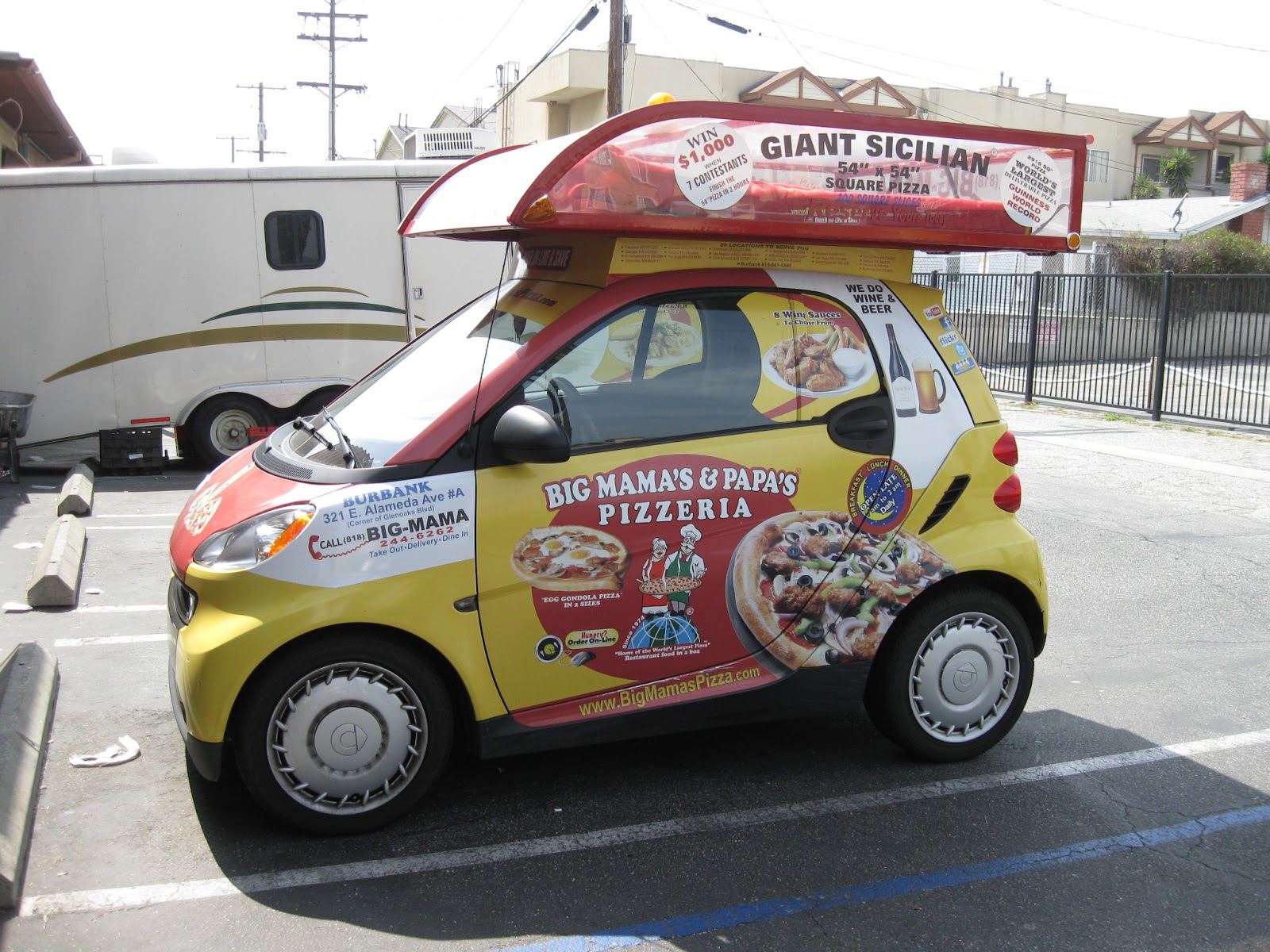 pizza paling besar di dunia boleh hantar terus ke rumah untuk 70 orang makan