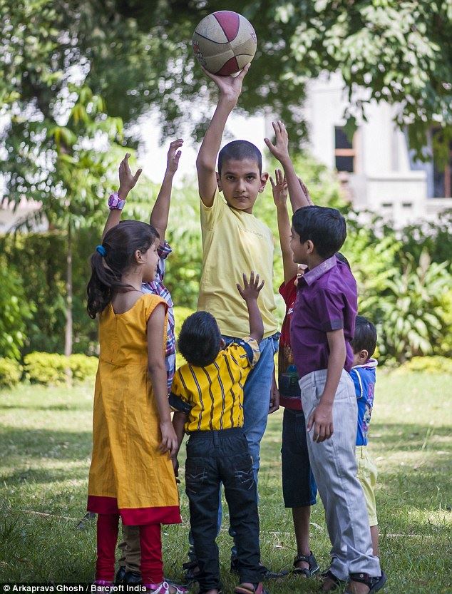 baru 8 tahun tapi kanak-kanak ini dah capai tinggi 1.85 meter !
