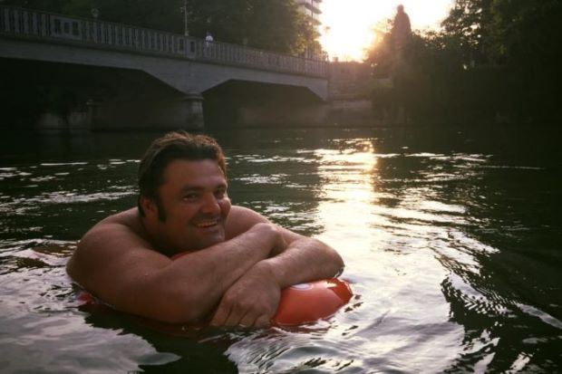 setiap hari berenang ke tempat kerja sebab nak elak jalan jem