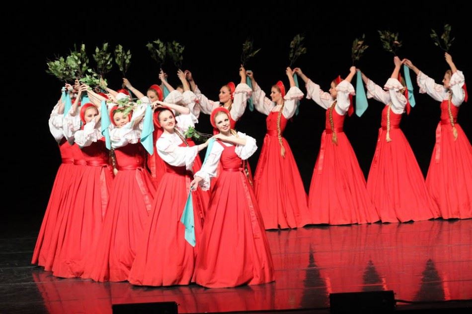 tarian dari gadis-gadis rusia ini buat mereka terapung di udara?