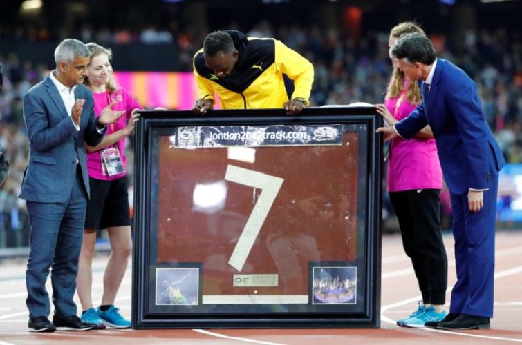 kalah dalam perlawanan terakhir, usain bolt ucap selamat tinggal