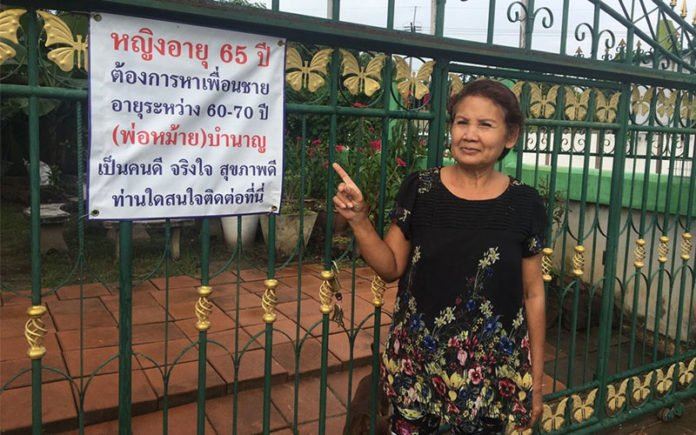 wanita 65 tahun tampal iklan depan rumah sebab nak cari teman lelaki