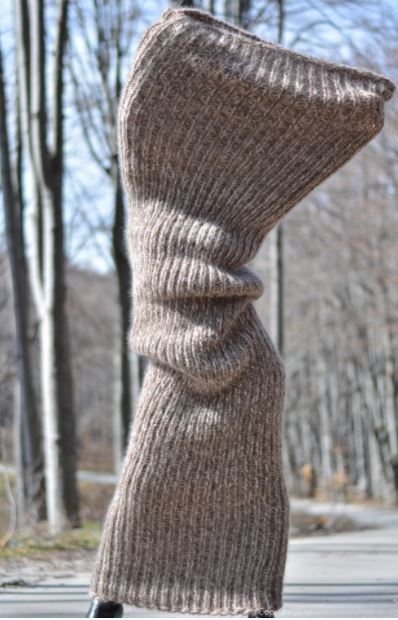 pakai skarf ni musim sejuk, sekali pandang macam stokin gergasi