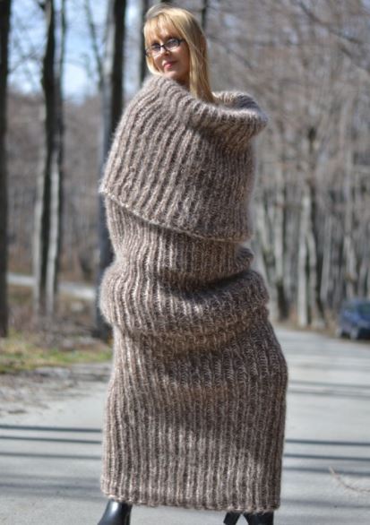 pakai skarf ni musim sejuk, sekali pandang macam stokin gergasi