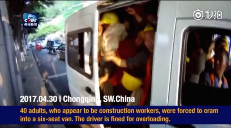 van 6 tempat duduk je tapi ada 40 orang berhimpit dalam tu