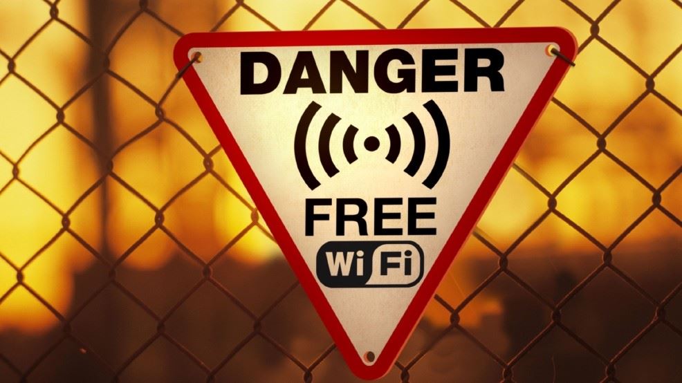 buka website penting guna public wifi ? ni risiko yang harus ditanggung 