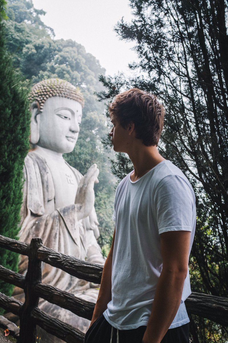 suka durian, peminat teruja ansel elgort ada di malaysia