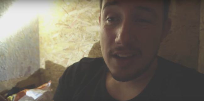 masuk dalam kotak dan pos diri sendiri, lelaki ini rakam perjalanannya