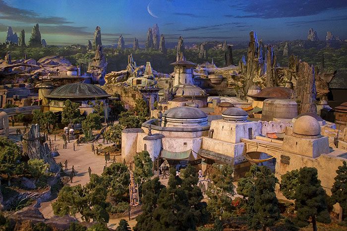 disney telan belanja usd 2 billion buat taman tema star wars. drone ni tunjuk apa yang ada. 