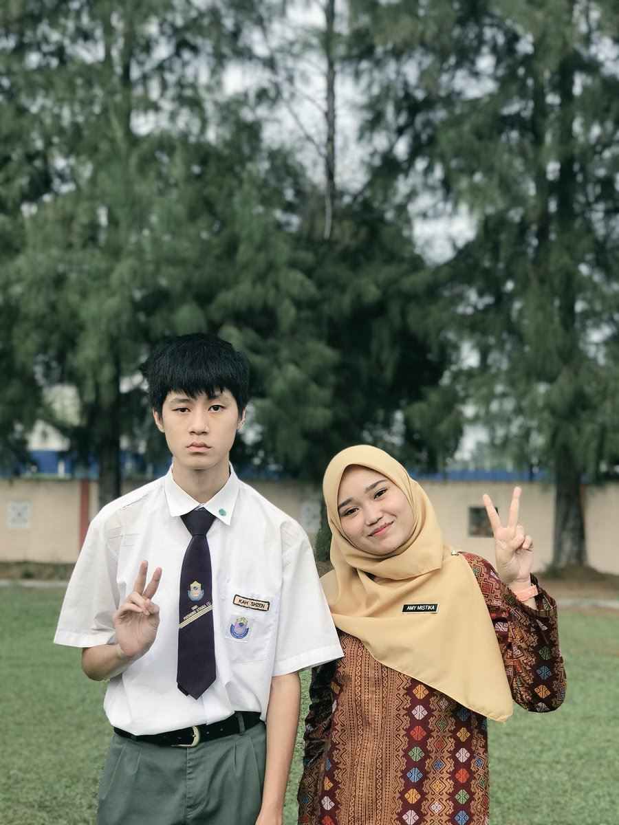 digelar pelajar takda kepala, asyik tenung meja. tapi apa cikgu ni buat ?