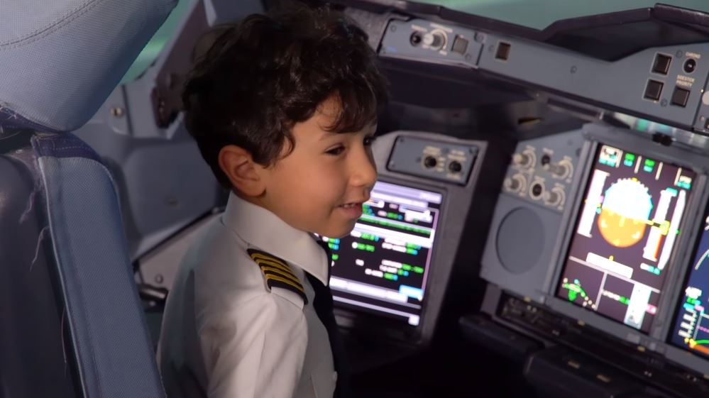 syarikat penerbangan ni biarkan budak 6 tahun jadi pilot selepas viral