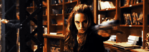 macam dalam filem, anak panah melencong elak halangan tepat kena sasaran