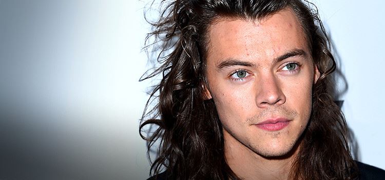 harry styles miliki mata dan dagu paling cantik di dunia 