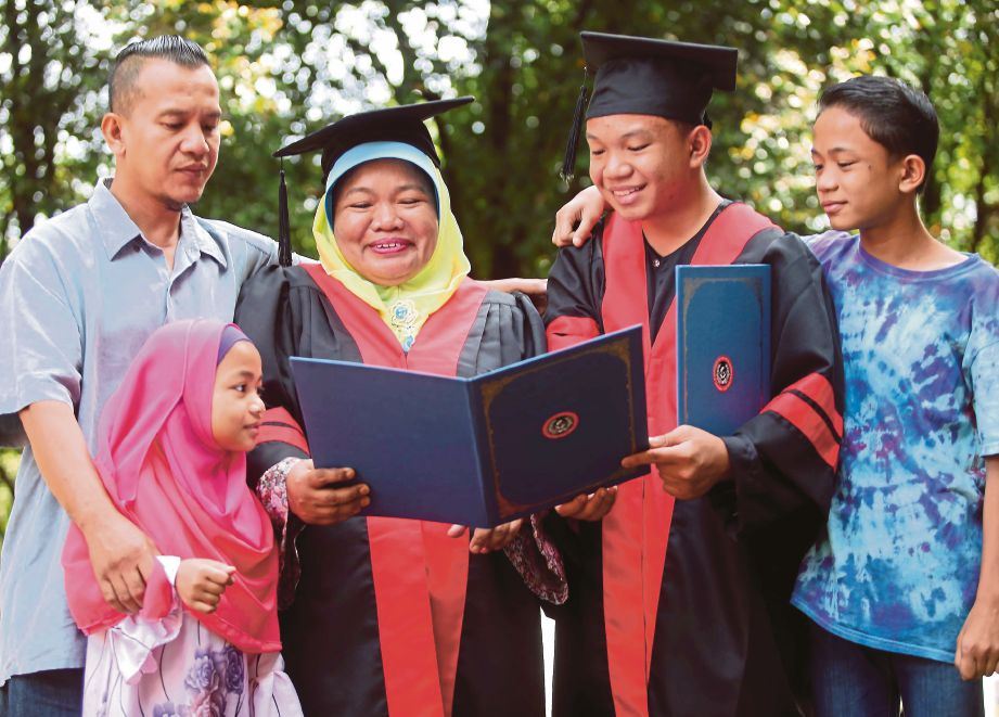 sambung belajar sama kursus, ibu dan anak konvo sama-sama