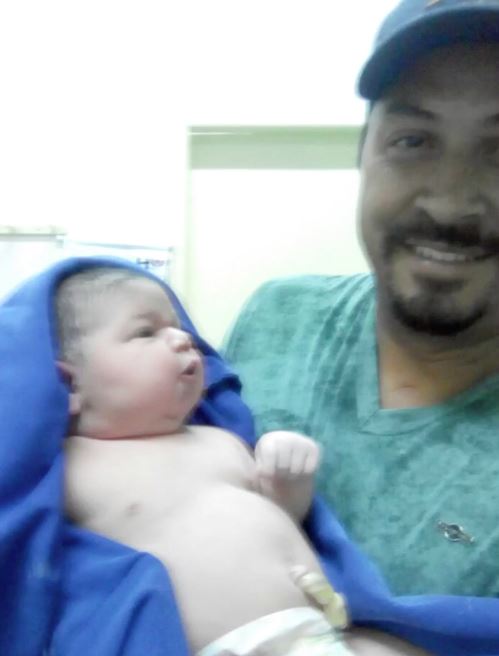 ingatkan mengandung anak kembar, lepas bersalin bayi gergasi pula