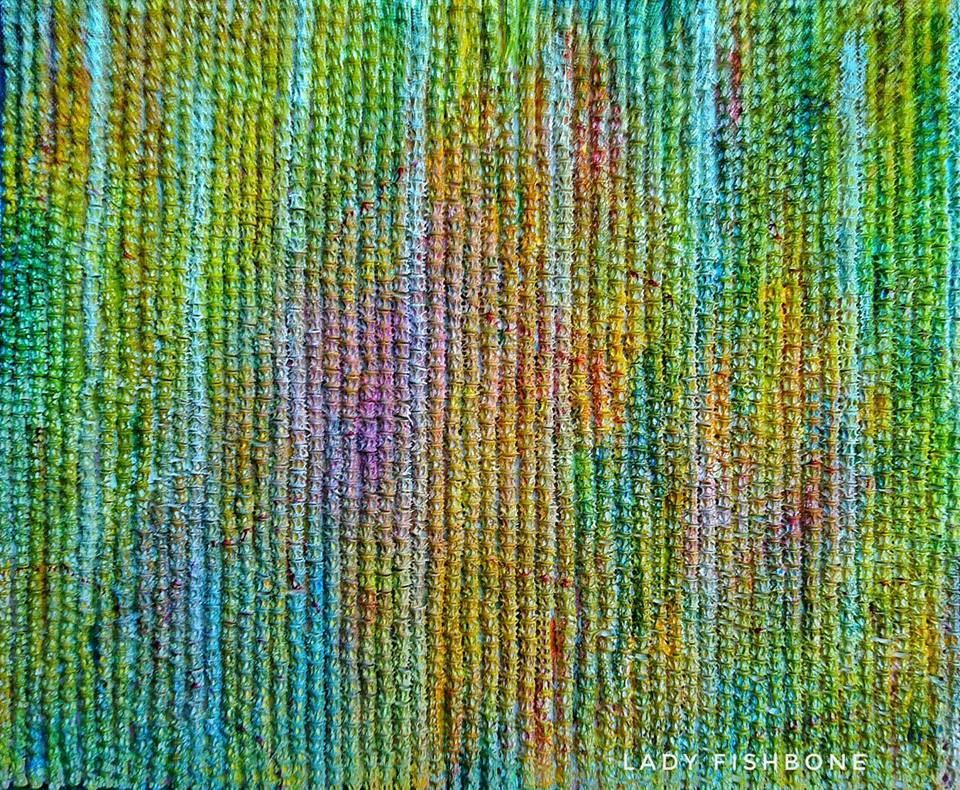 gadis ini tak buang tulang ikan lepas makan sebab nak jadikan lukisan