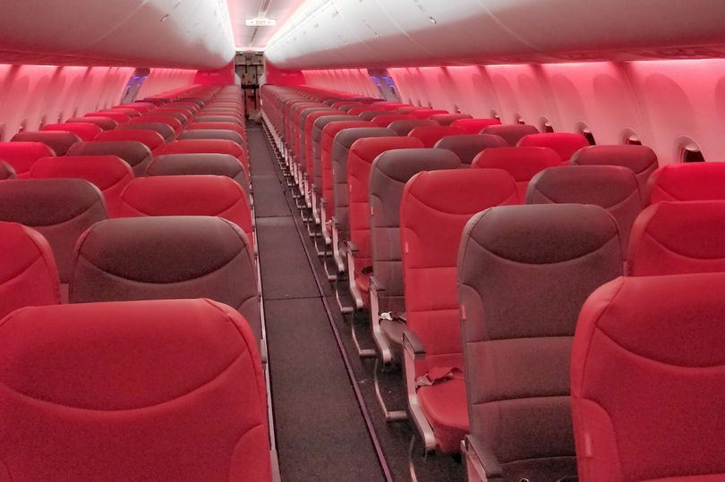 seronoknya wanita ni satu-satunya penumpang kapal terbang ke greece 