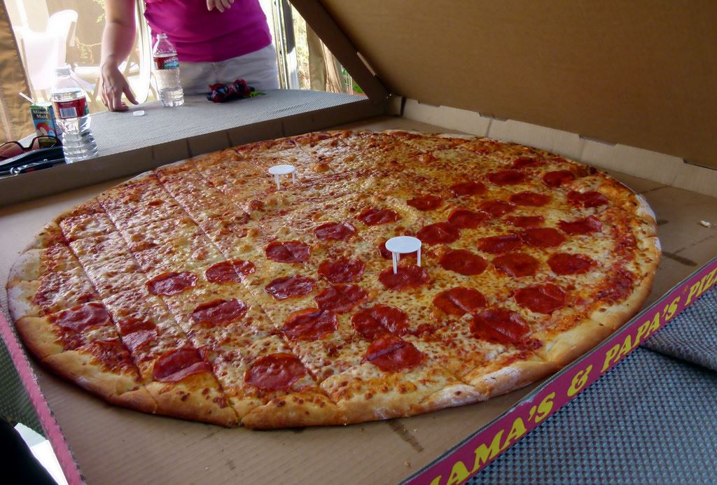 pizza paling besar di dunia boleh hantar terus ke rumah untuk 70 orang makan