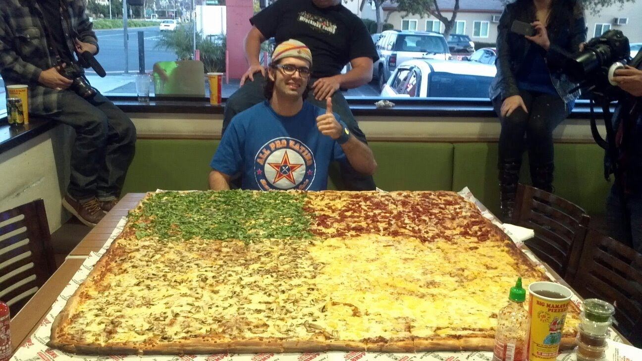 pizza paling besar di dunia boleh hantar terus ke rumah untuk 70 orang makan