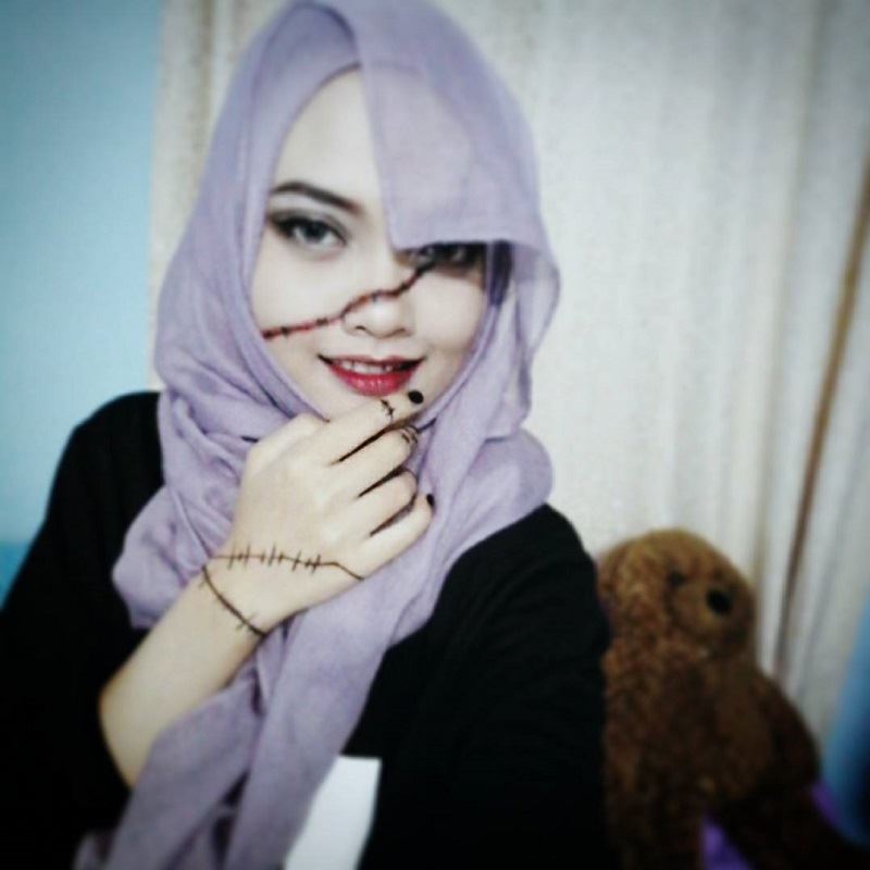 berhijab tak halang gadis dari malaysia ini menggayakan watak anime