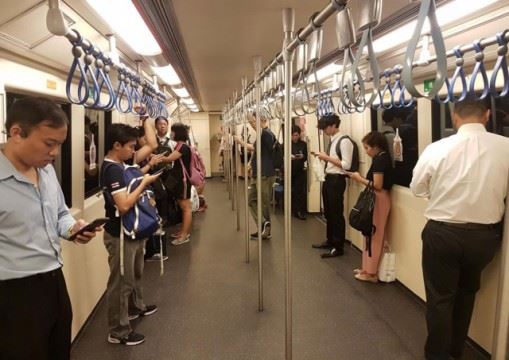 nak bagi lagi ramai naik, kereta api di bangkok dah buang kerusi