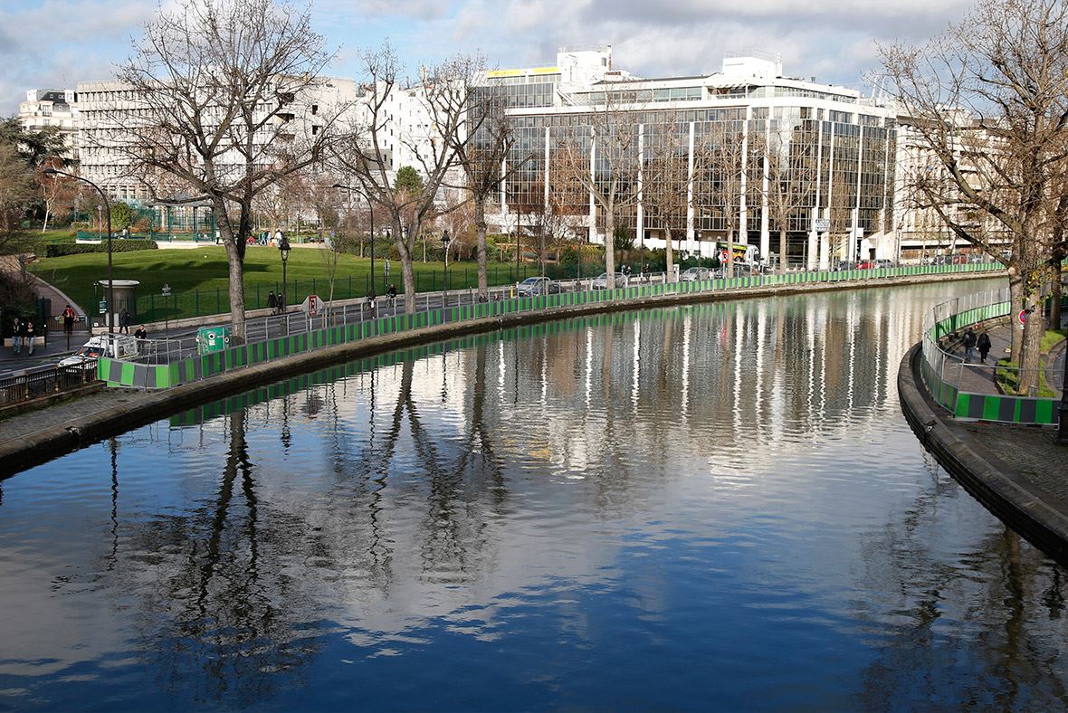 tengok apa yang ada di dasar terusan paling cantik di kota paris semasa dibersihkan