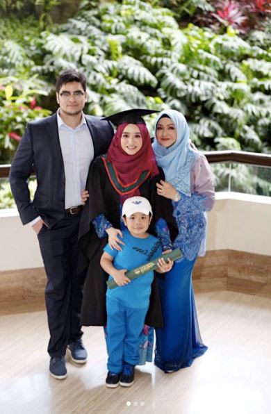 beauty with brain. anak gadis datuk ziela jalil bergelar doktor perubatan