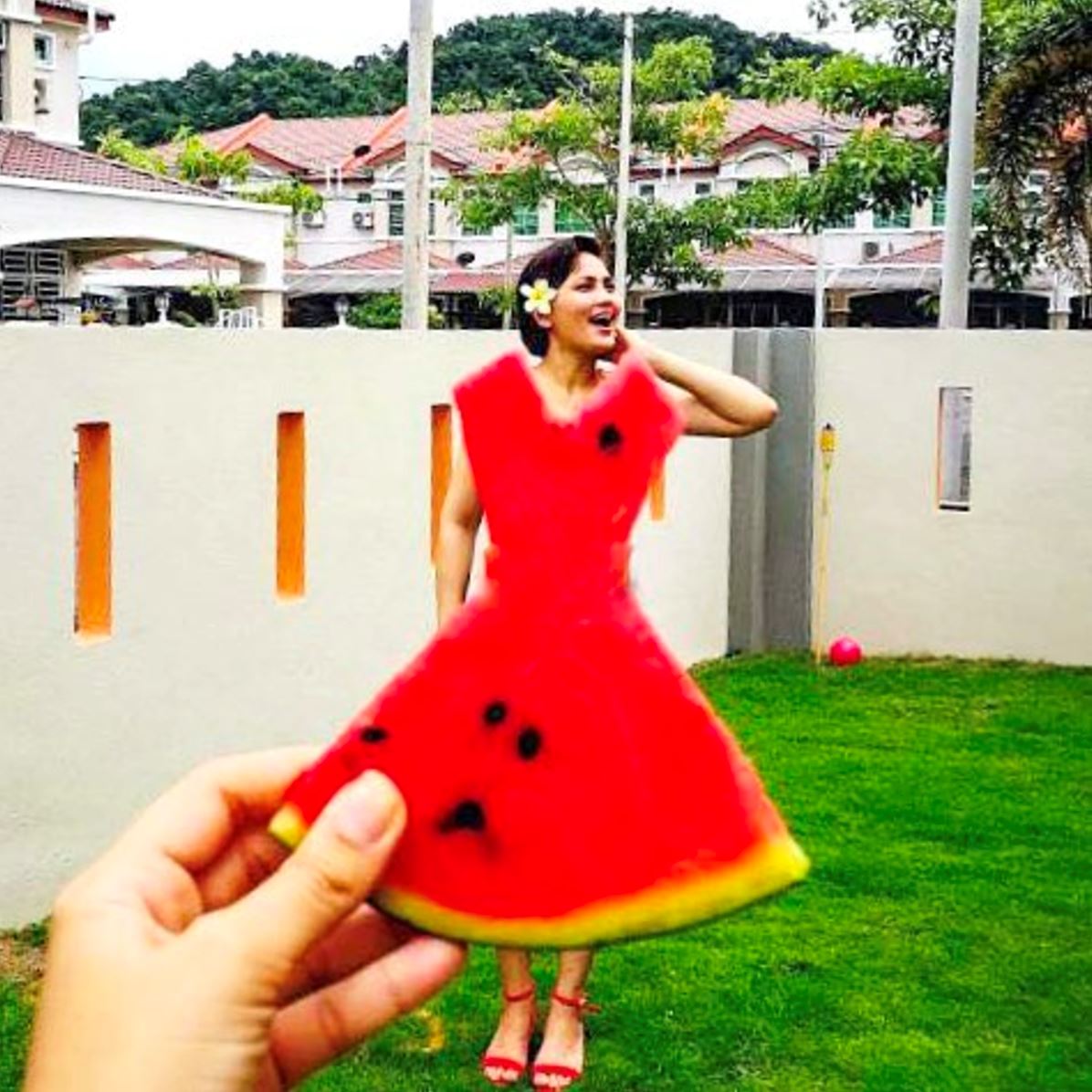 trend baju tembikai dari jepun, kini di malaysia. fasha sanda salah seorang darinya