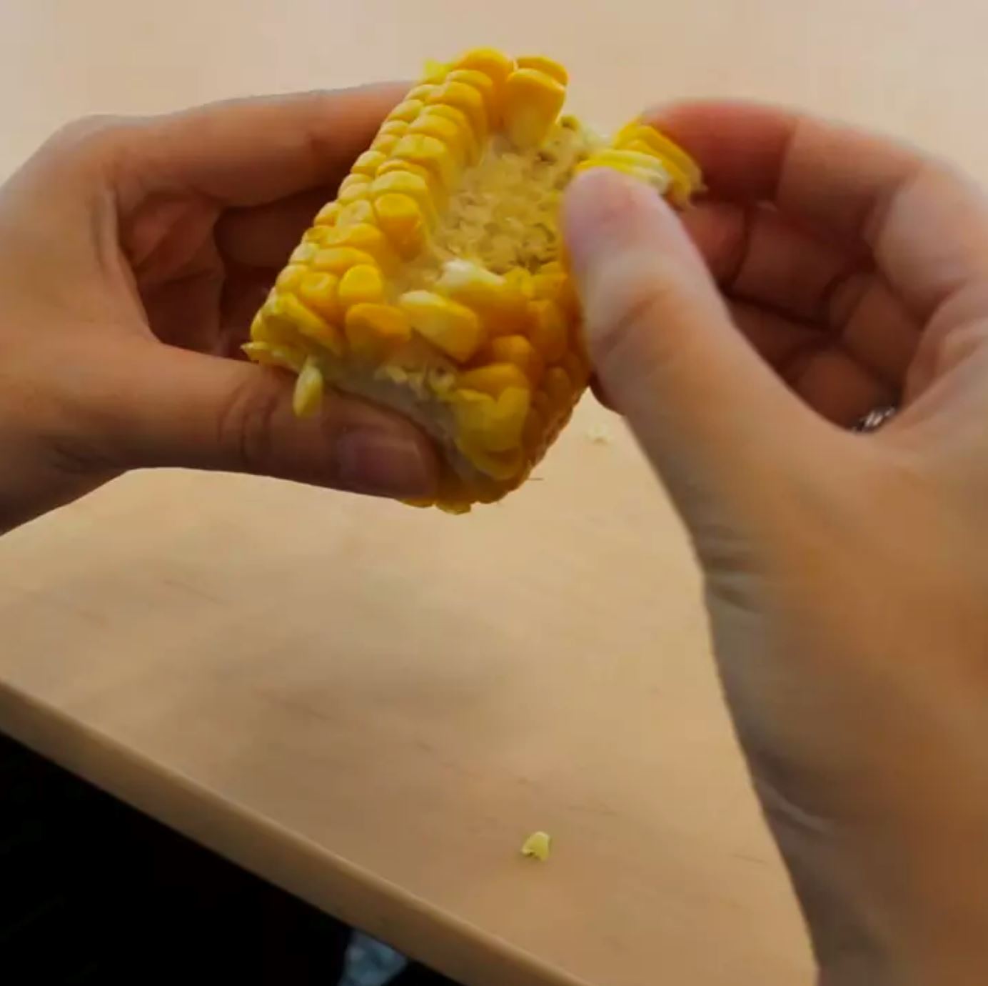 hampir 40 ribu retweet, lelaki jepun ini temui cara betul makan jagung