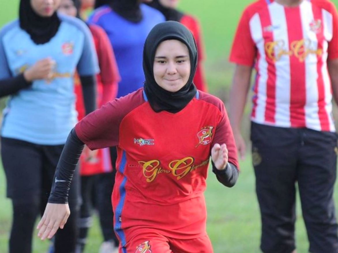 minat terhadap bola sepak, gadis cantik ini tolak tawaran jadi model