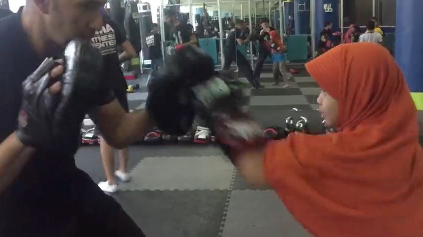 azizah, 9 tahun lagi pantas 