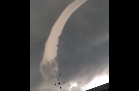 viral video ‘terowong awan’, penduduk setempat percaya naga turun ke bumi