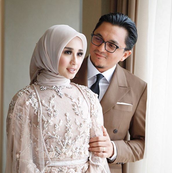 amy search buat kejutan di majlis bella dan engku emran di indonesia