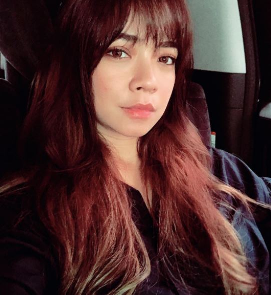 kenapa perempuan kalau ambil gambar kepala mesti nak senget ?