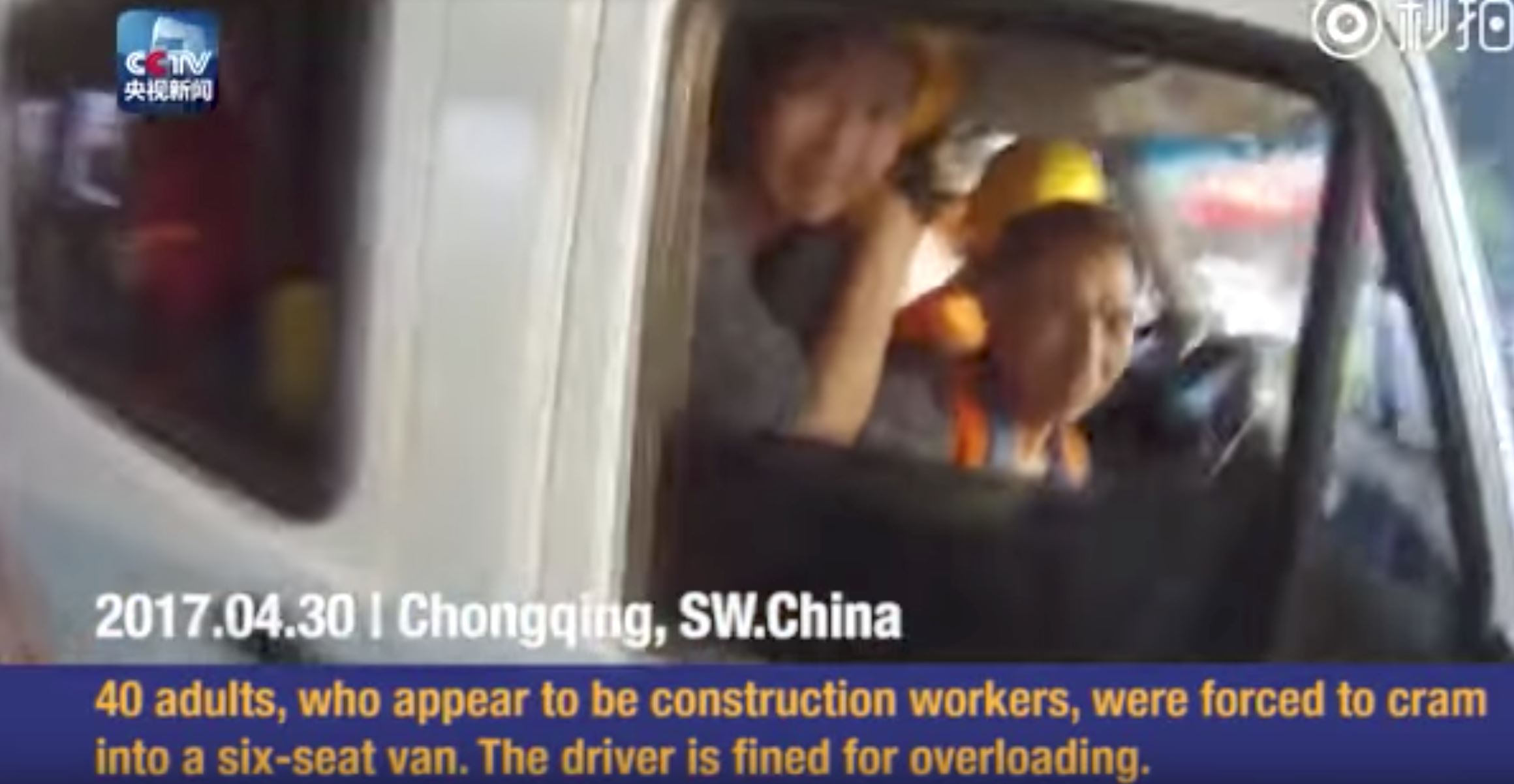 van 6 tempat duduk je tapi ada 40 orang berhimpit dalam tu