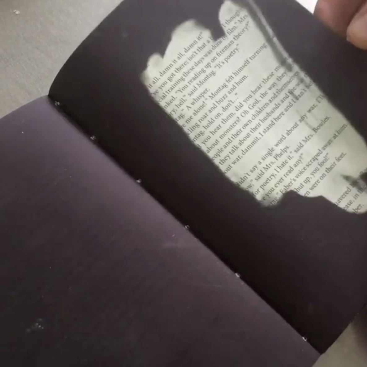 kena bakar buku ini dulu, baru boleh baca isi kandungannya