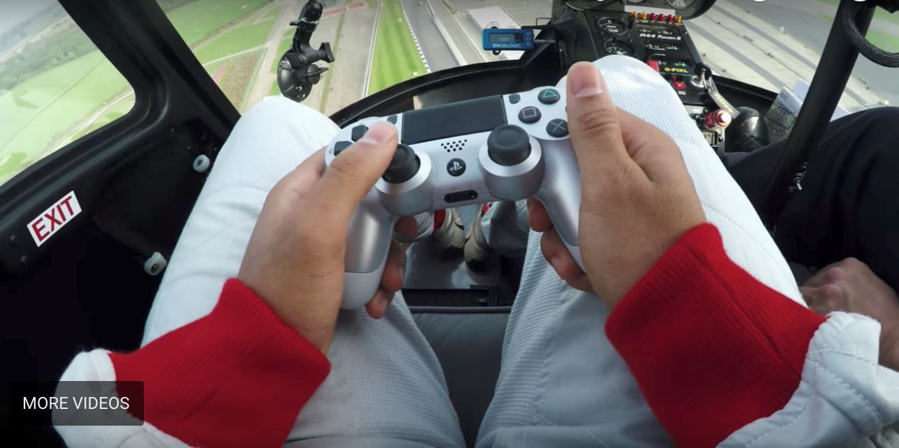 guna joystick untuk kawal kereta sport sebenar atas litar lumba
