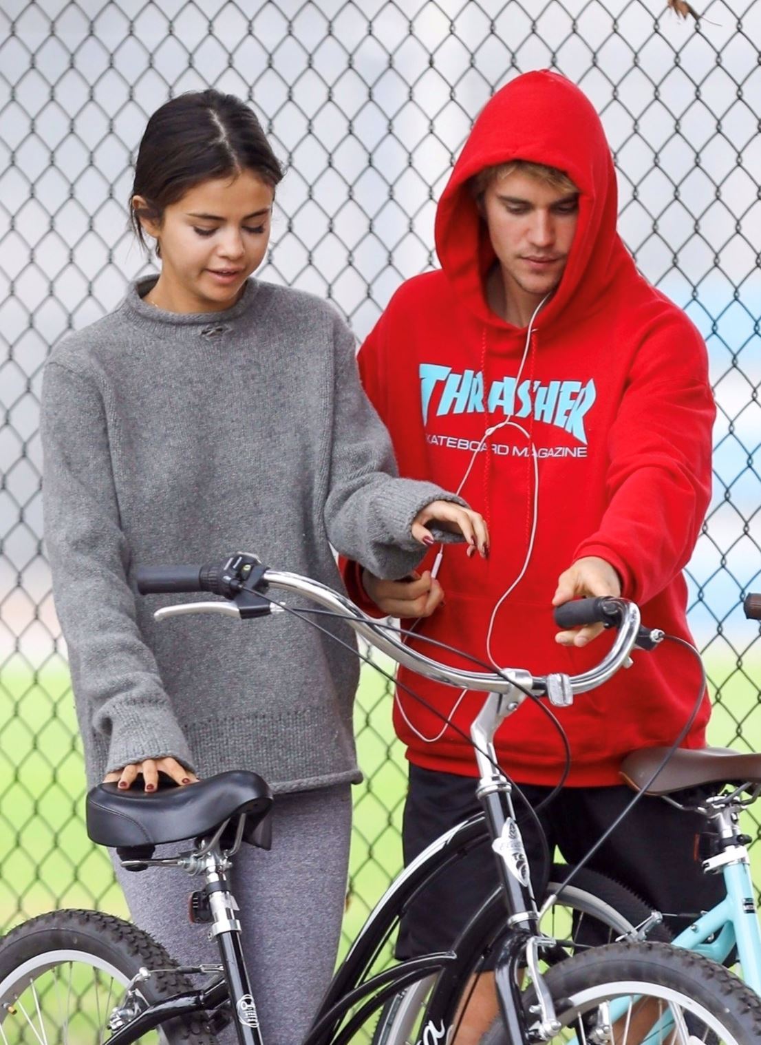 move on dari selena gomez, the weeknd keluar dengan ex justin bieber 