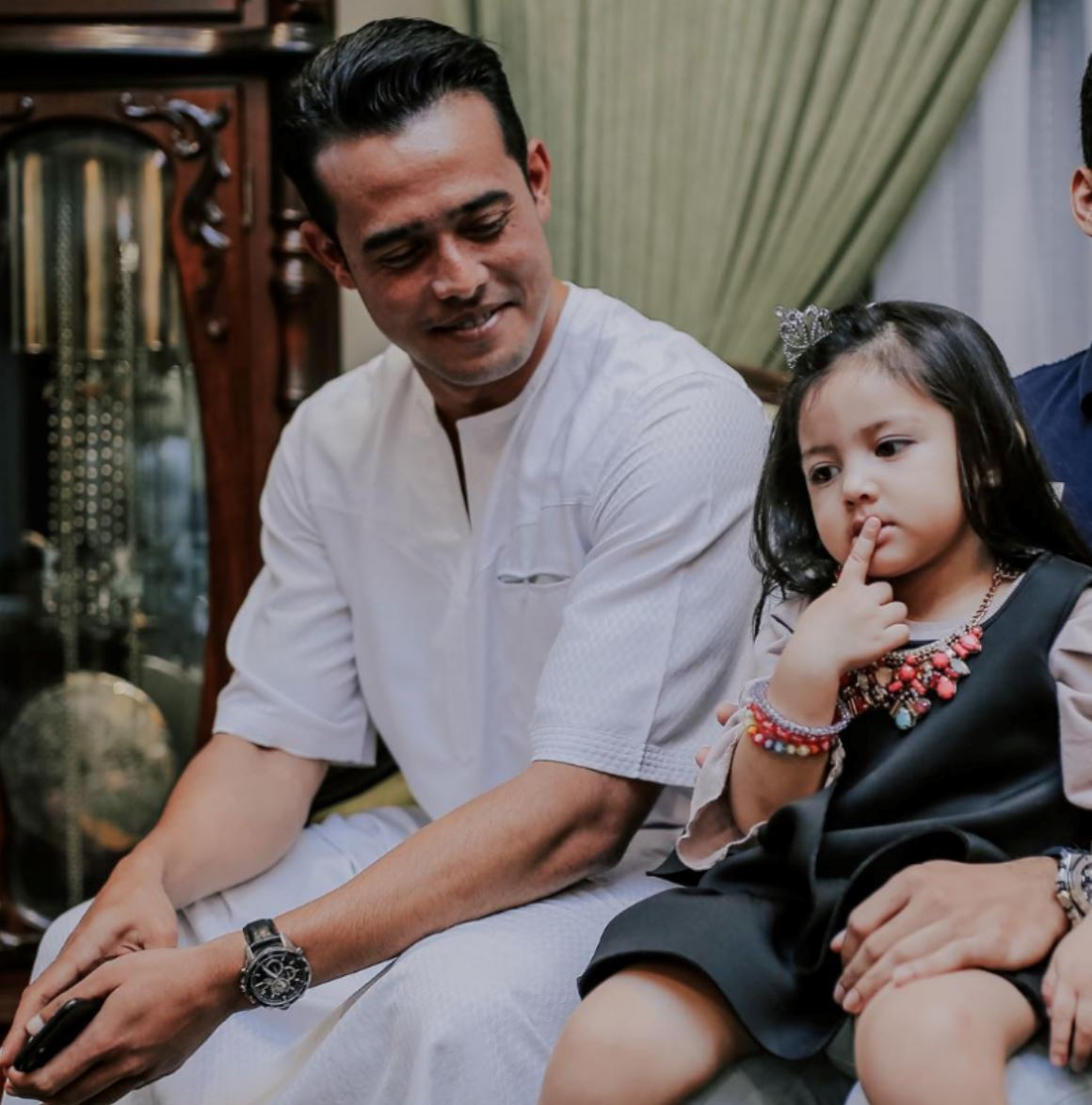aaisyah kaku depan zul ariffin yang dah shave misai