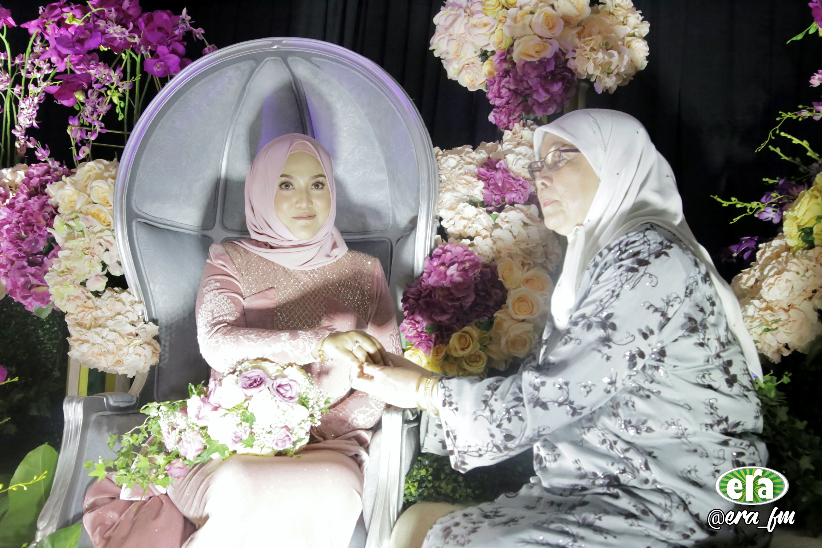 shila amzah selamat menjadi tunang haris, jangka kahwin awal tahun depan