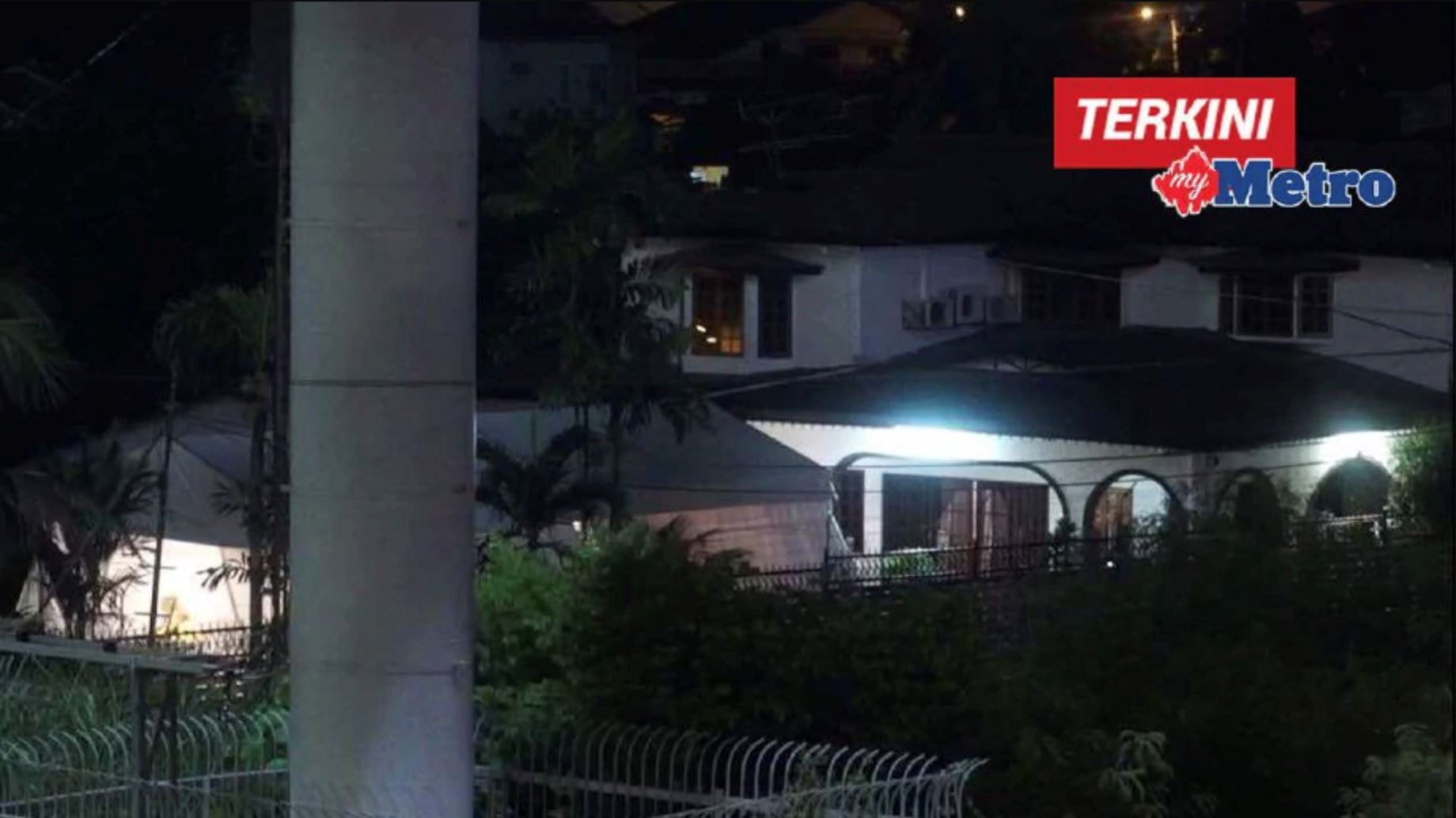 khemah dengan hiasan macam majlis kahwin di kediaman nenek fazura