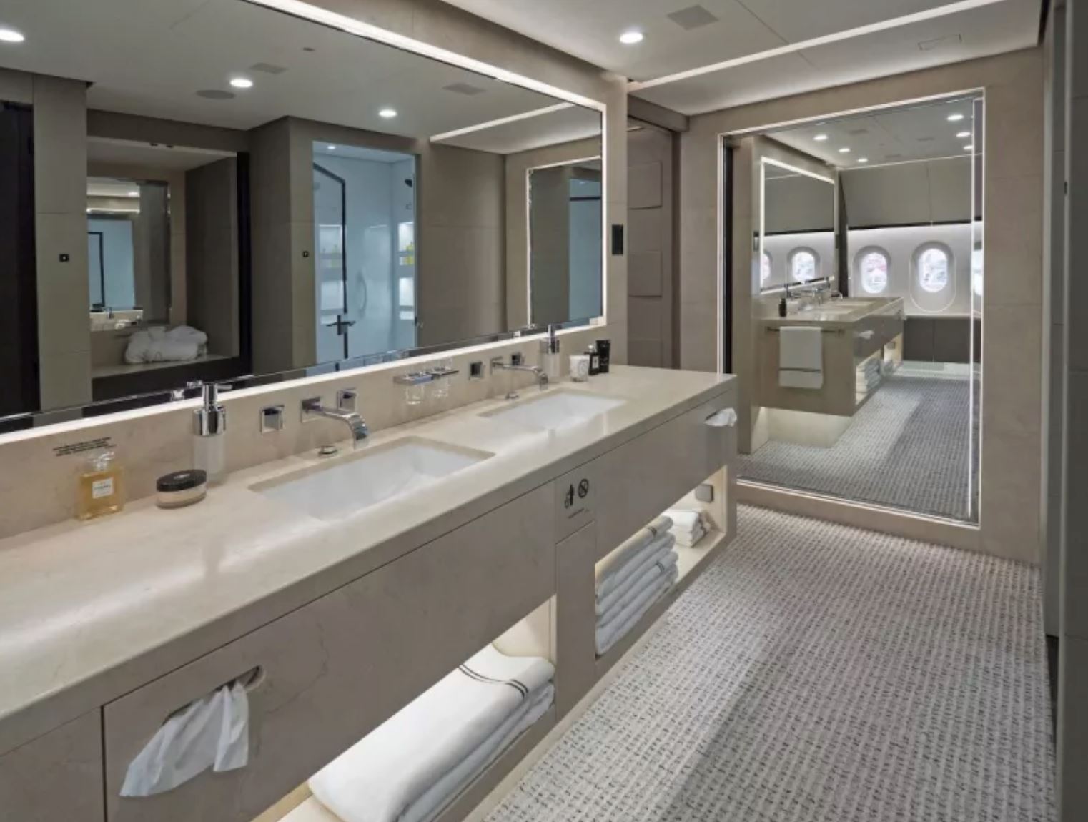 bawa penthouse terbang di udara dalam kapal boeing 787 